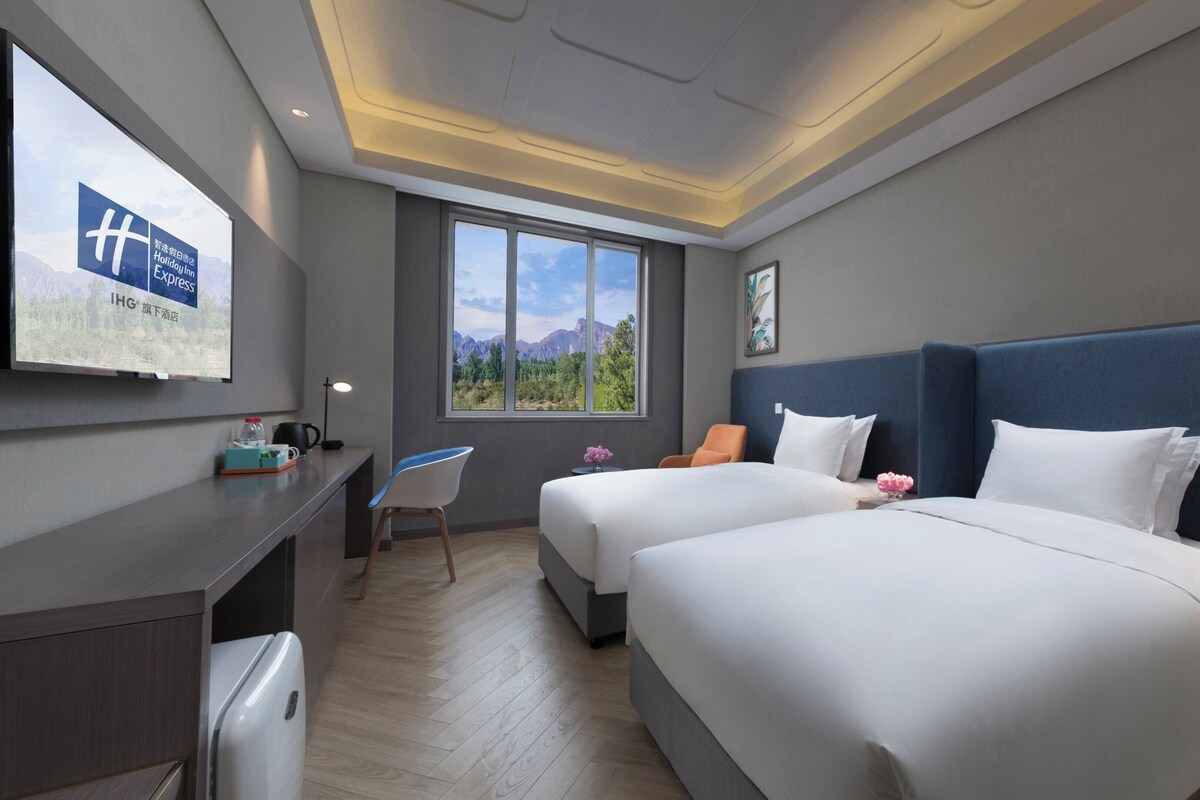 Minibar, in-room safe, soundproofing, WiFi (free)