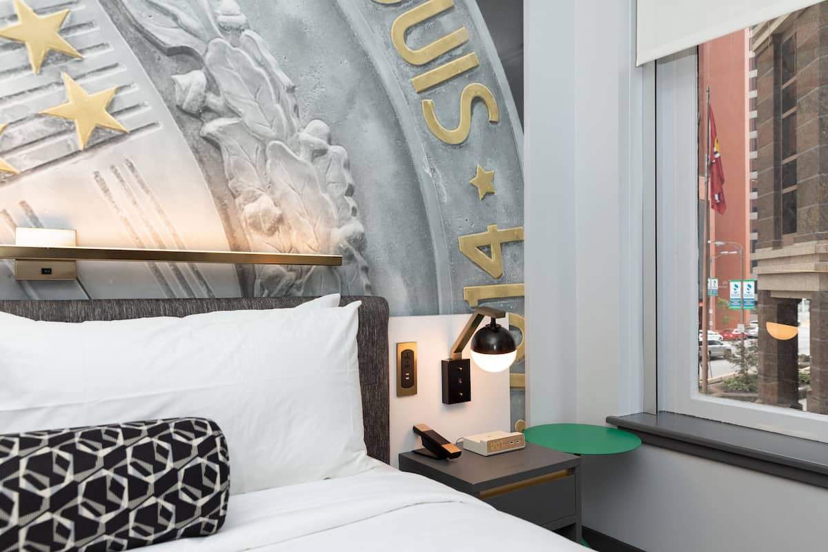 1 bedroom, premium bedding, pillowtop beds, desk