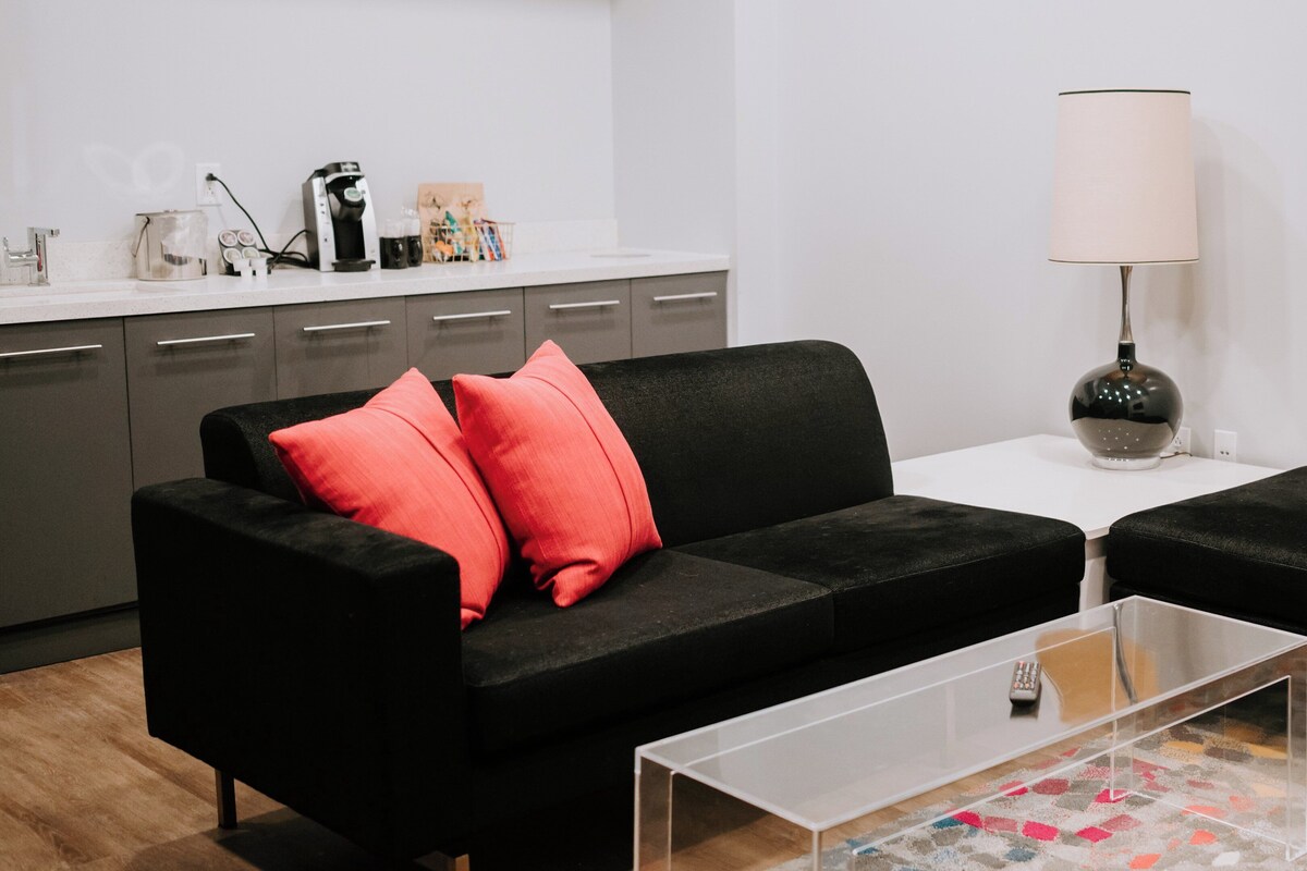 Premium bedding, pillowtop beds, desk, laptop workspace