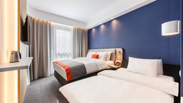 Habitación estándar, 1 cama de matrimonio grande (Free Breakfast) | Escritorio, cortinas opacas, sistema de insonorización