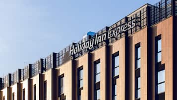 A building with a sign reading "Holiday Inn Express."