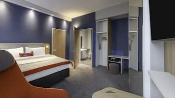 Habitación estándar, 1 cama Queen size, acceso para personas con movilidad reducida (Mobility) | Ropa de cama hipoalergénica y caja de seguridad en la habitación