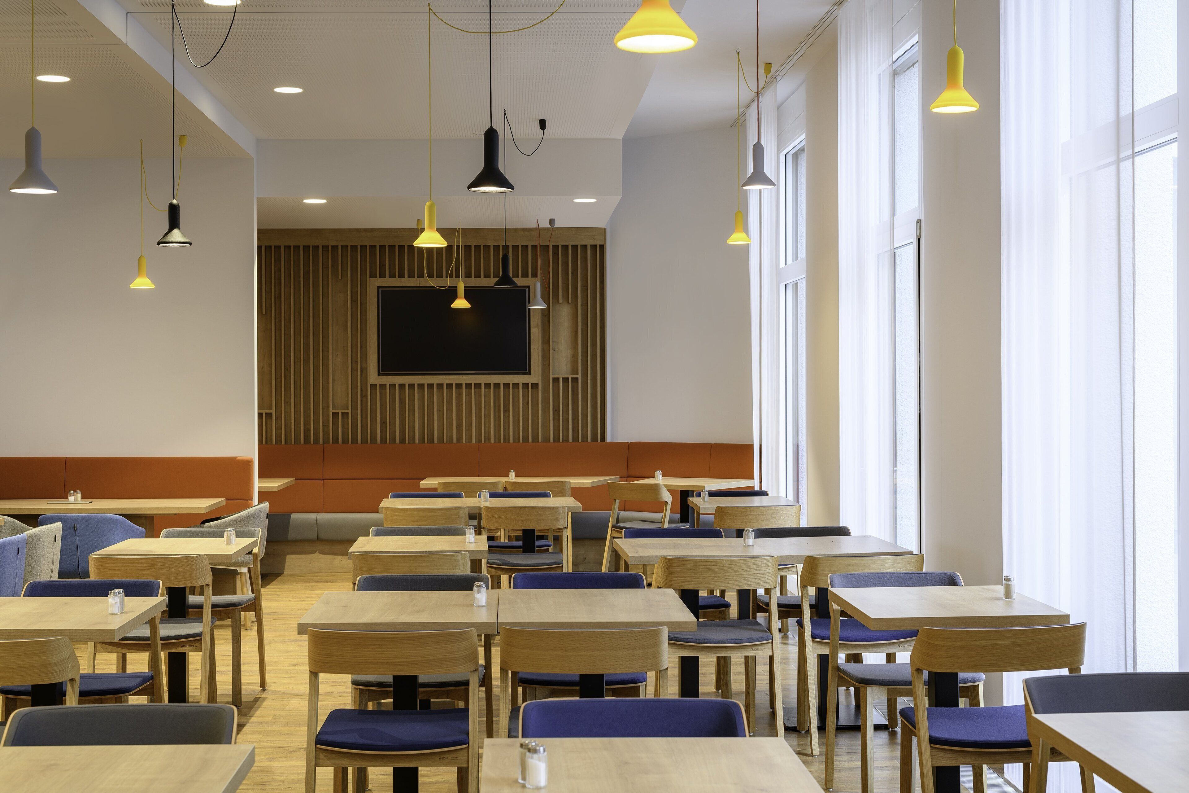 free daily self-service breakfast