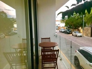 Exclusive Apartment, 1 King Bed | Balcony view
