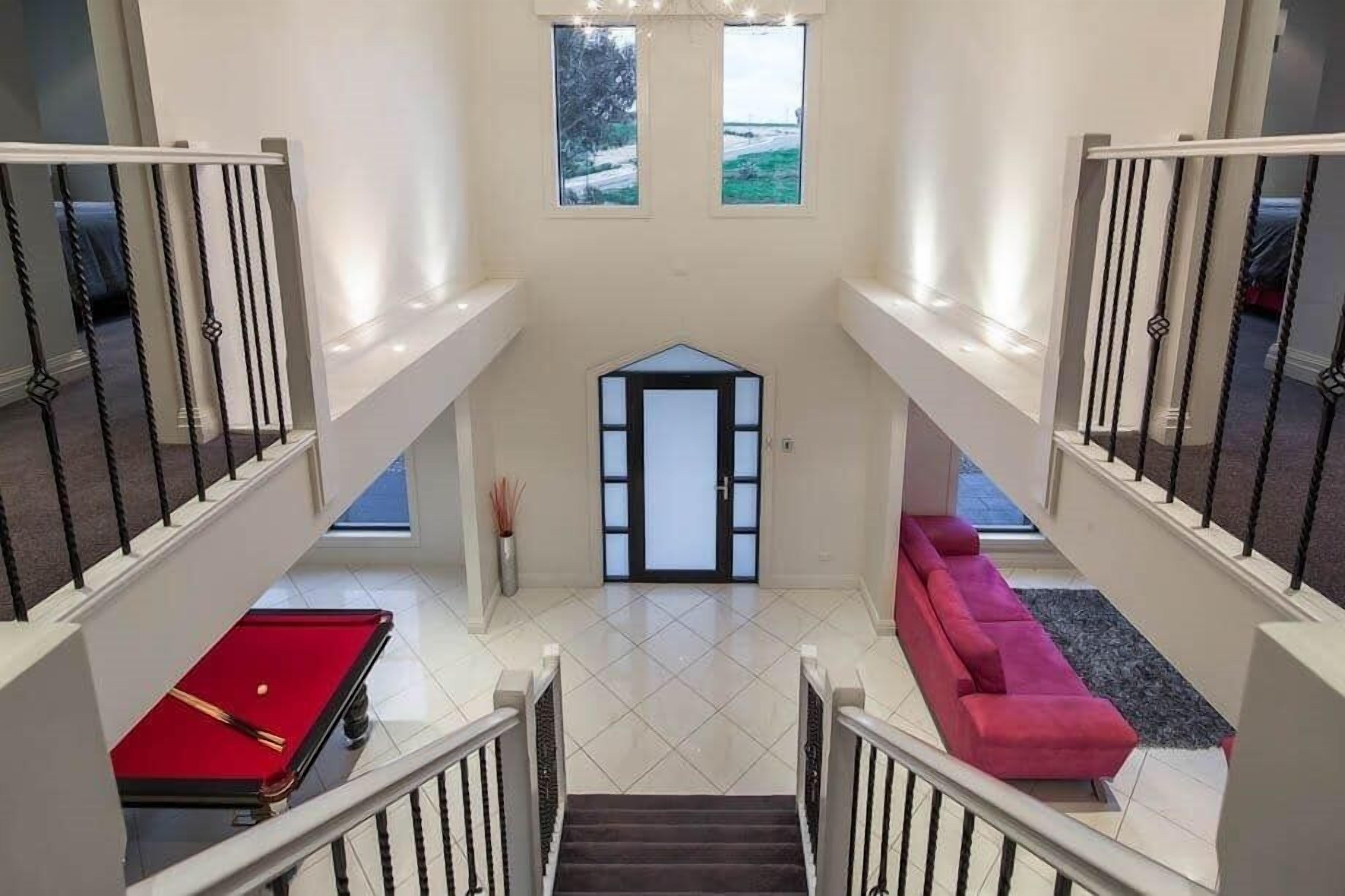 Executive-hus - flere soveværelser - udsigt til flod | Opholdsområde | Fladskærms-tv, dvd-afspiller