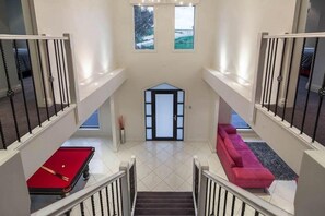 Maison Exécutive, plusieurs chambres, vue fleuve | Coin séjour | Télévision à écran plat, lecteur de DVD