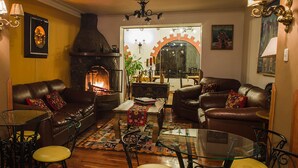 Lobby sitting area - Wilkamayu Hotel (Sicuani)