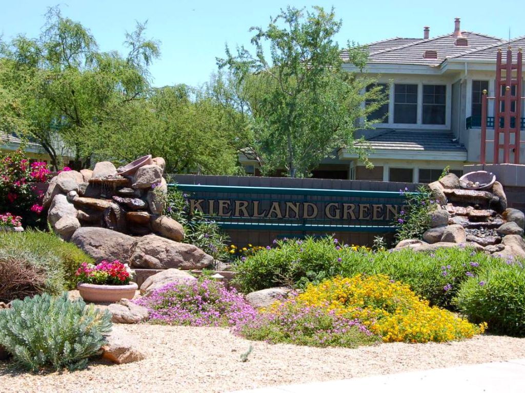 Beautiful condo in one of the best locations in North Scottsdale