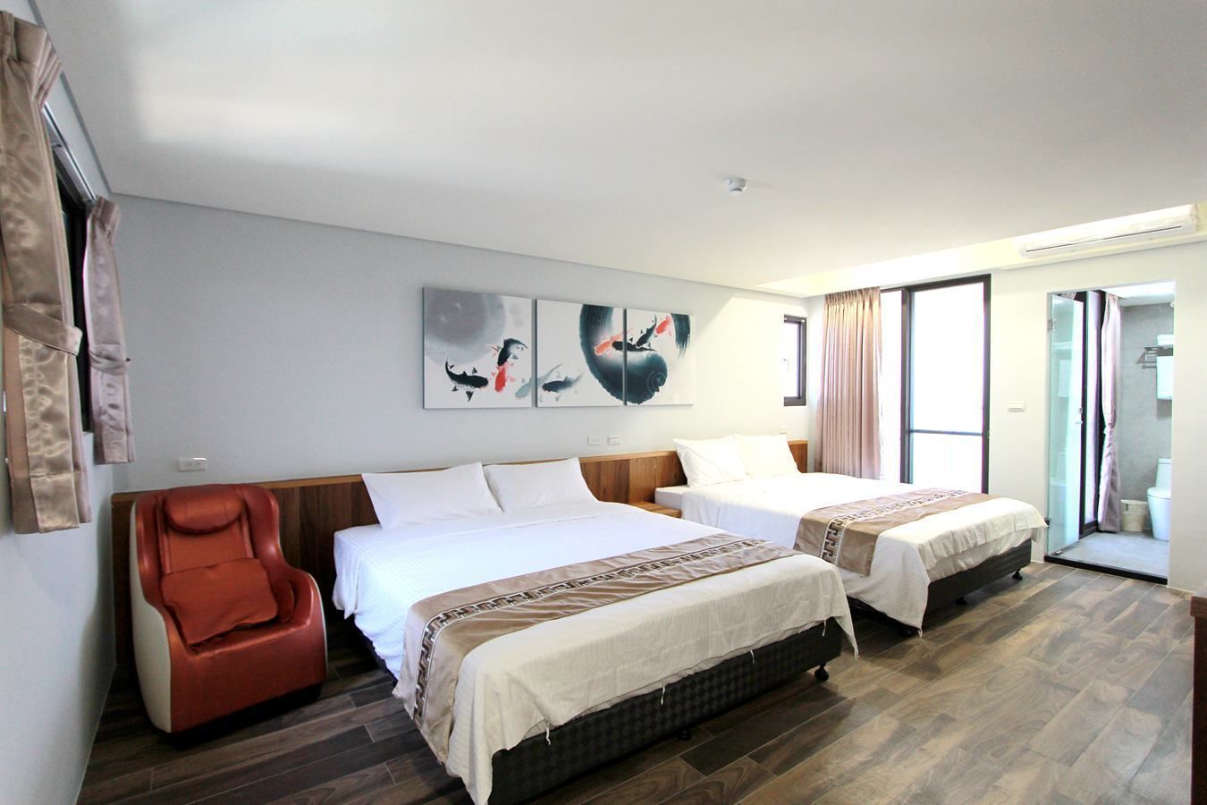 quadruple room, sea view | desk, soundproofing, free wifi, bed sheets