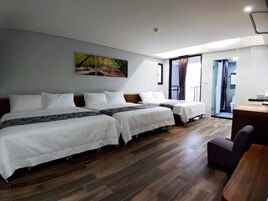 Quarto superluxo (Six-Person) | Escrivaninha, quartos à prova de som, Wi-Fi de cortesia, roupa de cama