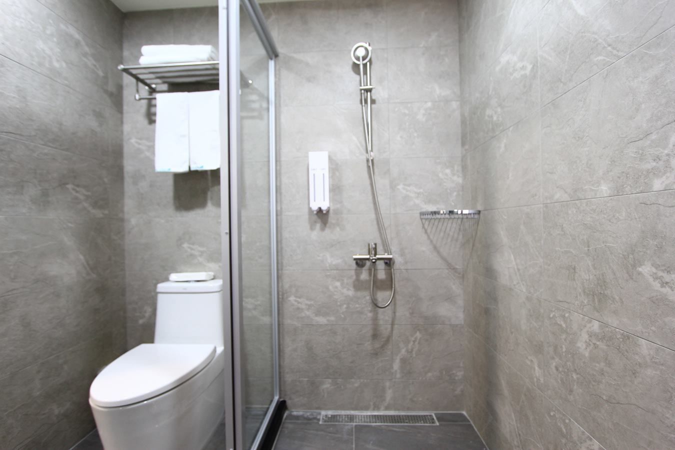 shower, free toiletries, hair dryer, slippers