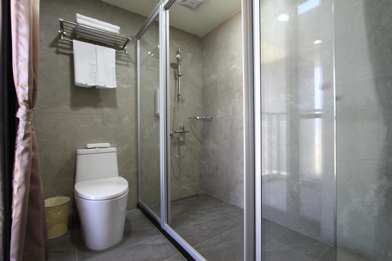 shower, free toiletries, hair dryer, slippers