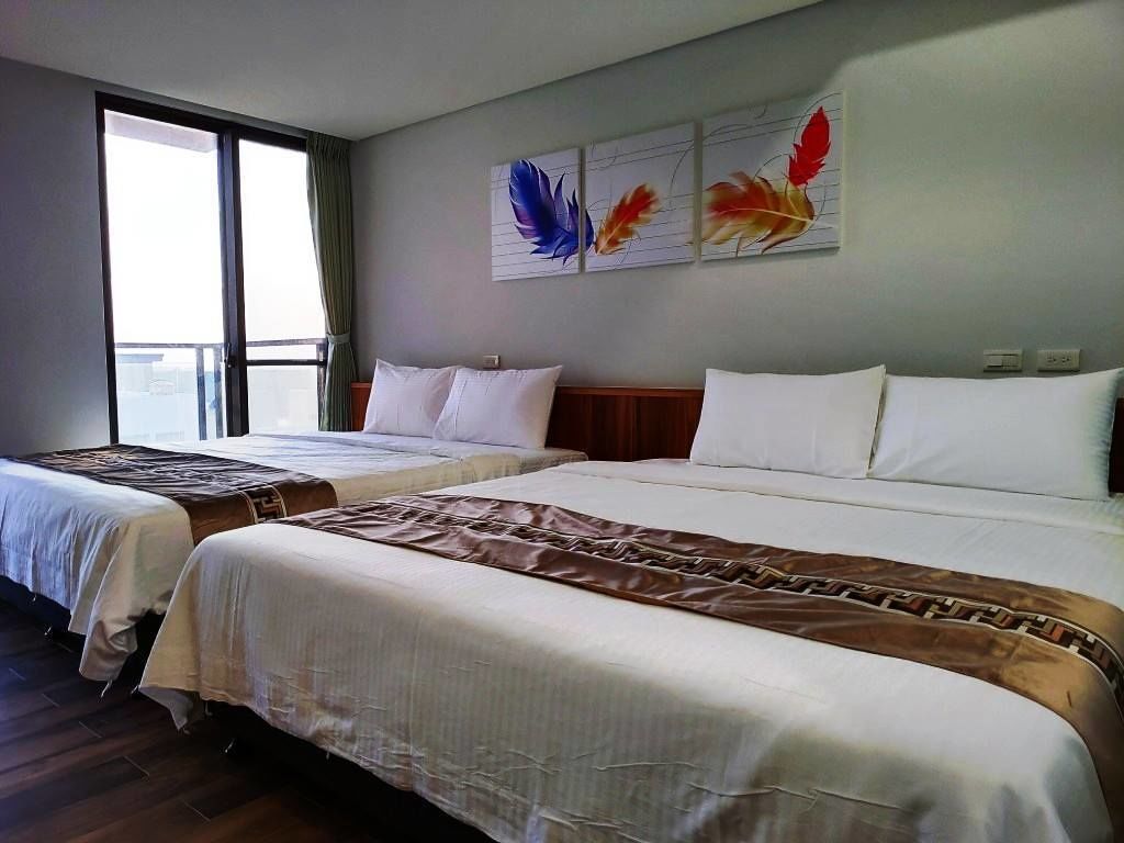 luxury quadruple room | desk, soundproofing, free wifi, bed sheets