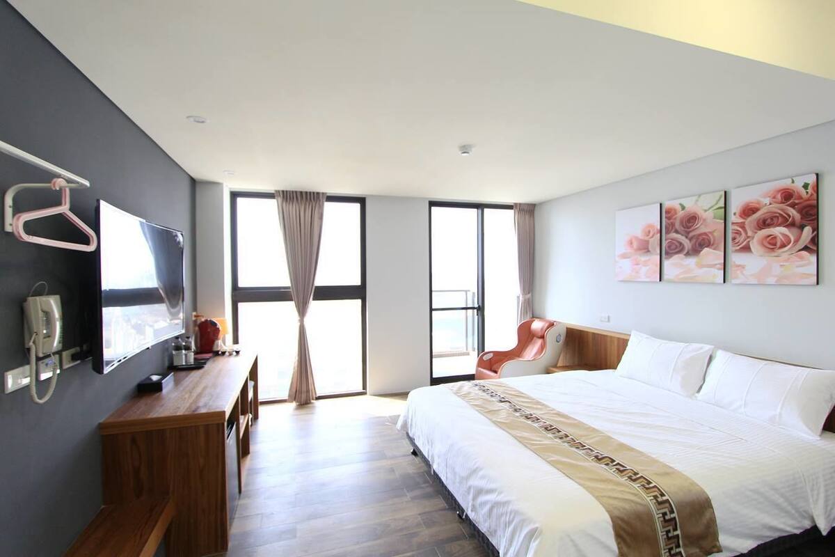 Honeymoon Double Room, Sea View | Desk, soundproofing, WiFi (free), bed sheets