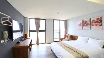 Honeymoon Double Room, Sea View | Desk, soundproofing, free WiFi, bed sheets