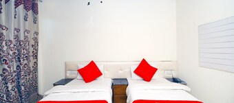 Hotel brijwasi palace