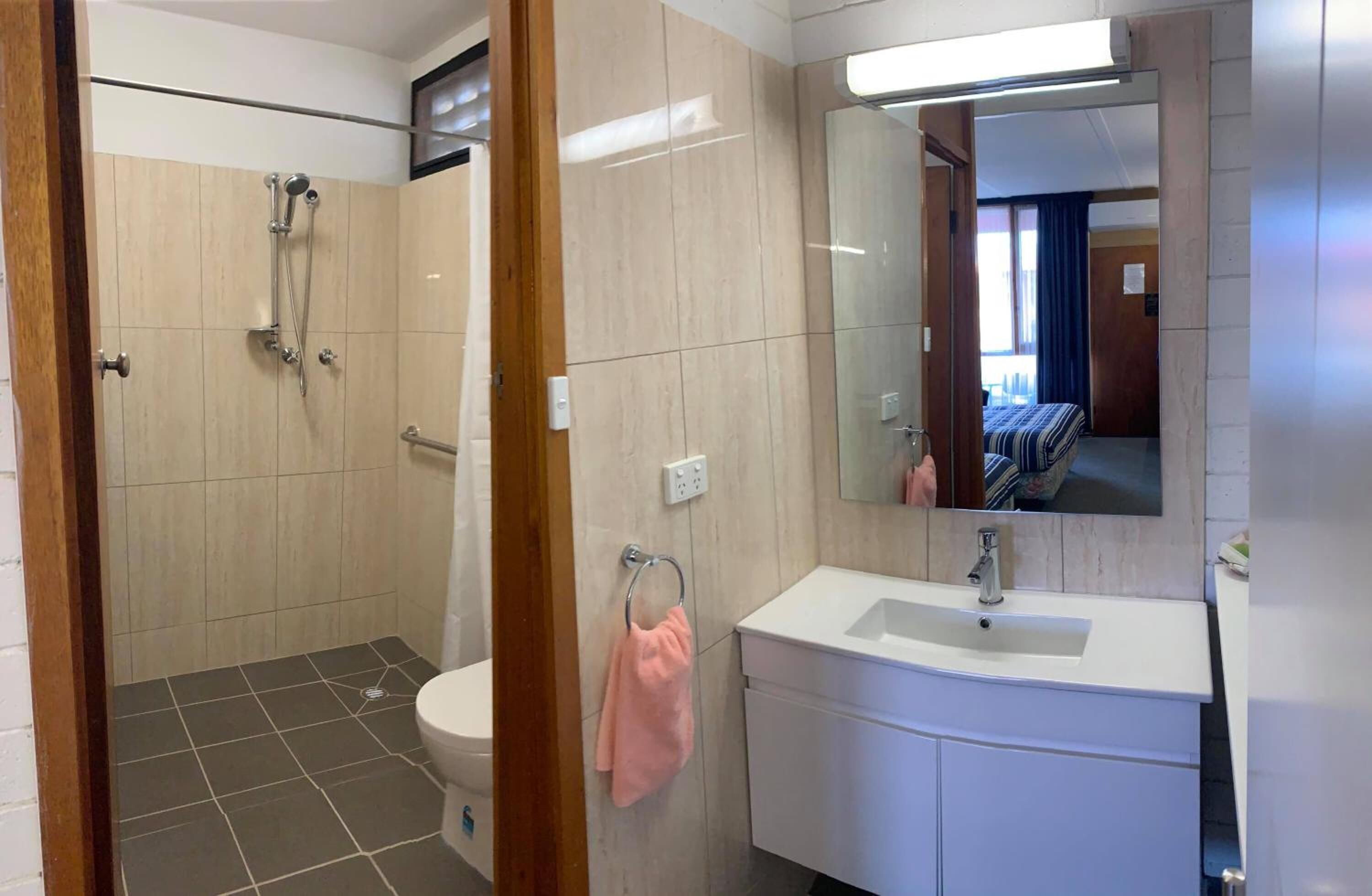 Shower, free toiletries