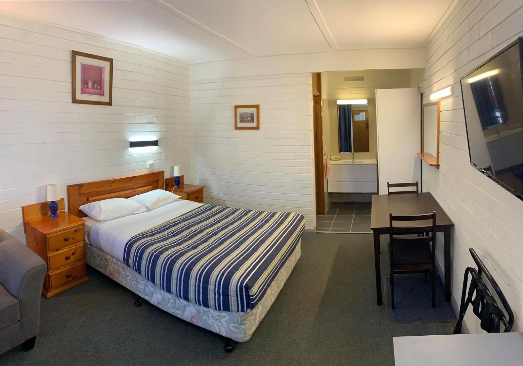 Iron/ironing board, free WiFi, bed sheets