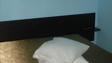 Suíte família, 2 quartos | Quartos à prova de som, ferros/tábuas de passar roupa