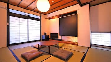 ๋๋ญ์ค๋ฃธ, ๊ณต์ฉ ์์ค (Japanese Style) | ๊ฐ๊ฐ ๋ค๋ฅธ ์คํ์ผ์ ์ธํ
๋ฆฌ์ด, ์ฑ
์, ๋ฌด๋ฃ WiFi
