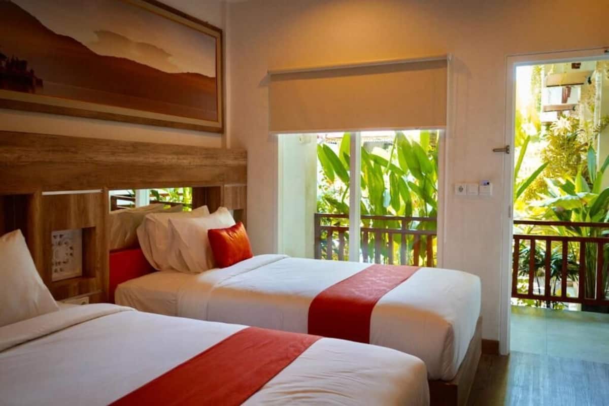 Minibar, desk, blackout drapes, free WiFi