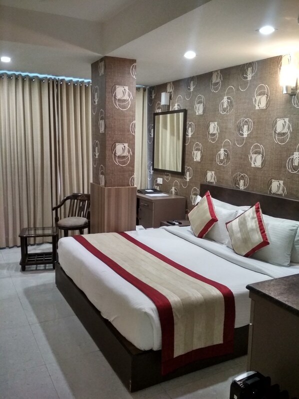 Deluxe Double Room, 1 King Bed, City View | Minibar, in-room safe, desk, laptop workspace