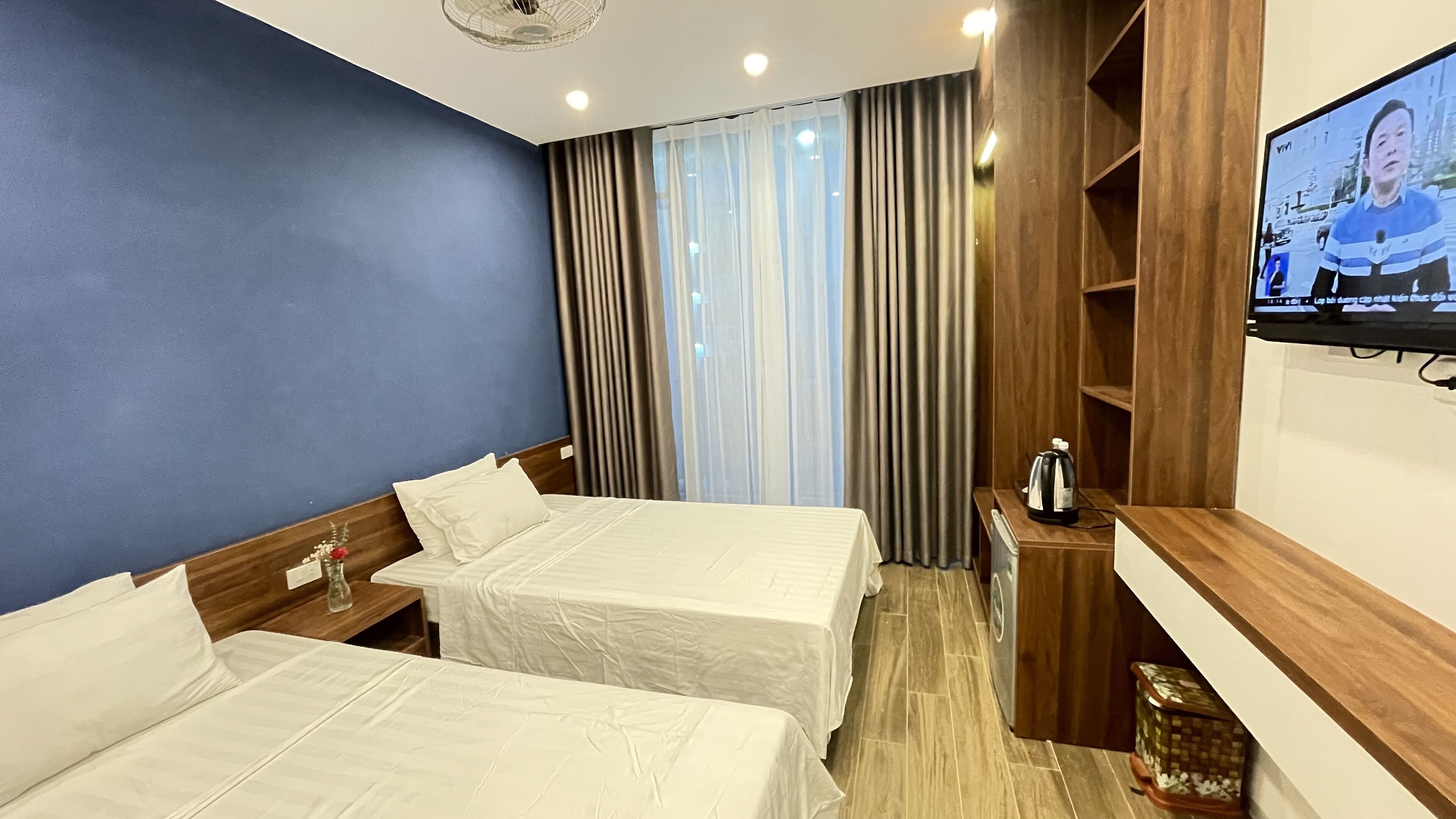 Bộ đồ giường cao cấp, nệm cao su hoạt tính (memory foam), minibar 