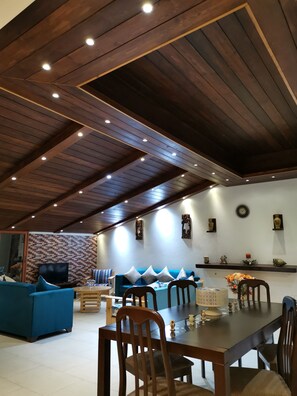 Apartment, 3 Schlafzimmer, Meerblick | Wohnbereich