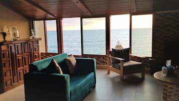 Apartment, 3 Bedrooms, Sea View | Living area