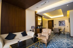 Premium Suite | Living area | 43-inch LED TV with digital channels, TV - Belad Bont Resort (Salalah)