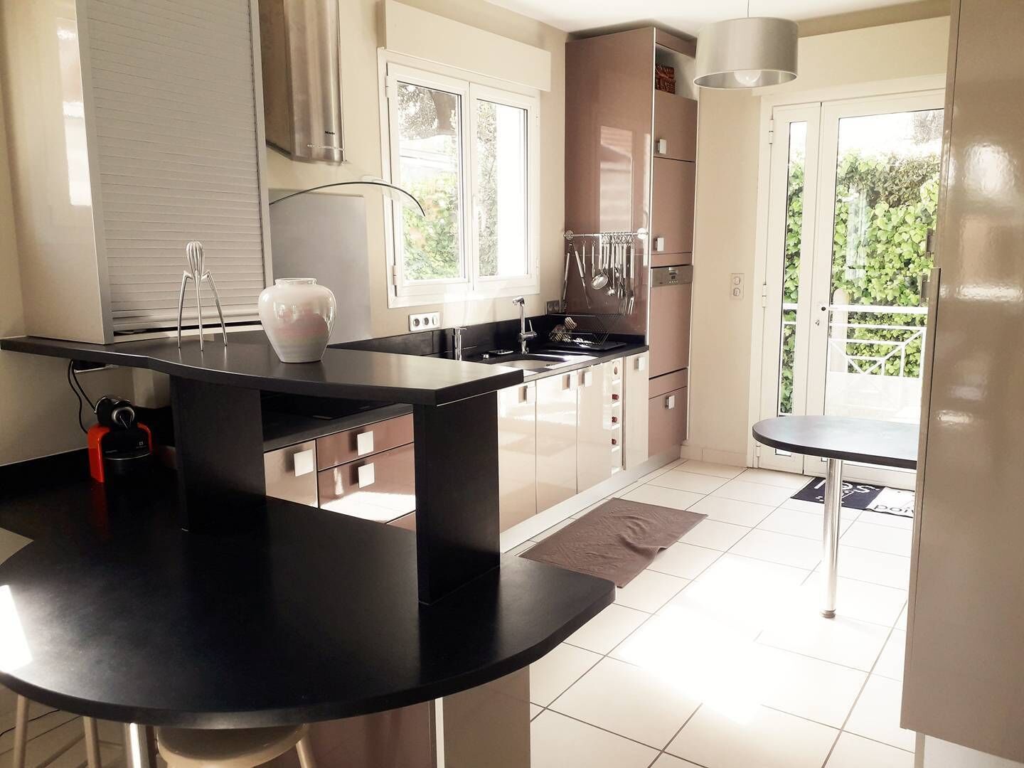 Fridge, dishwasher, cookware/dishes/utensils