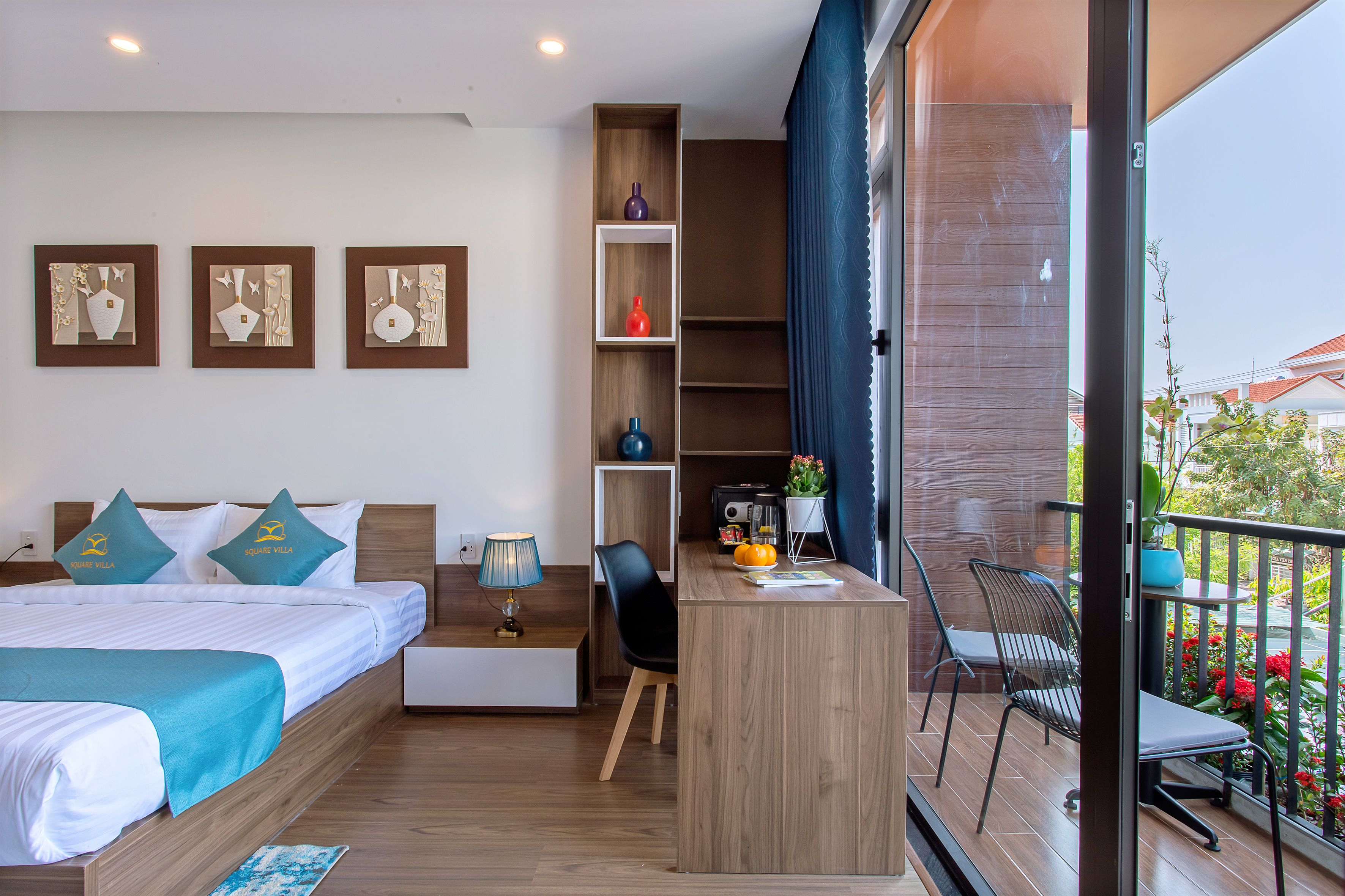 premium bedding, pillow-top beds, minibar, in-room safe