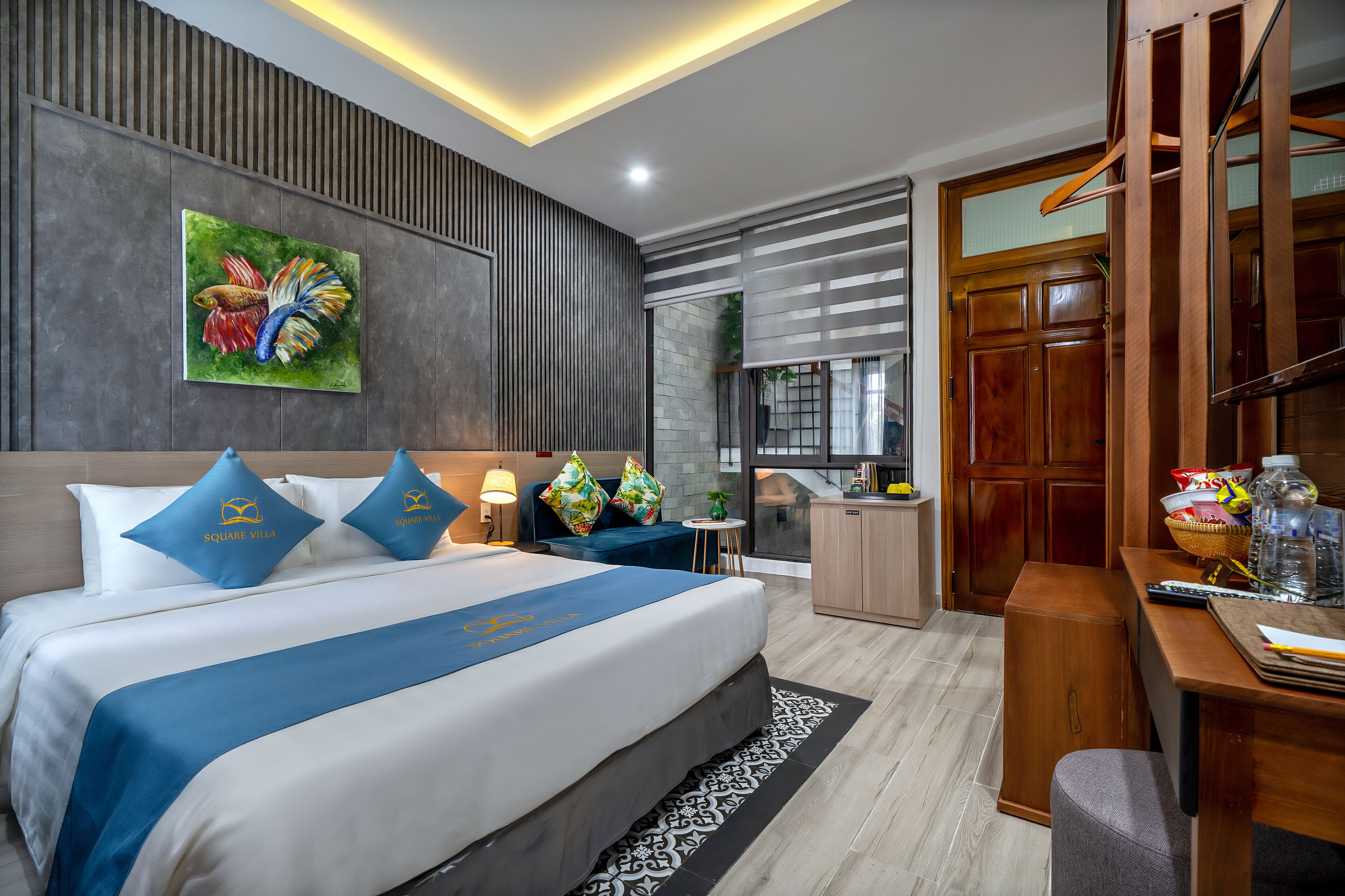 deluxe room | premium bedding, pillow-top beds, minibar, in-room safe