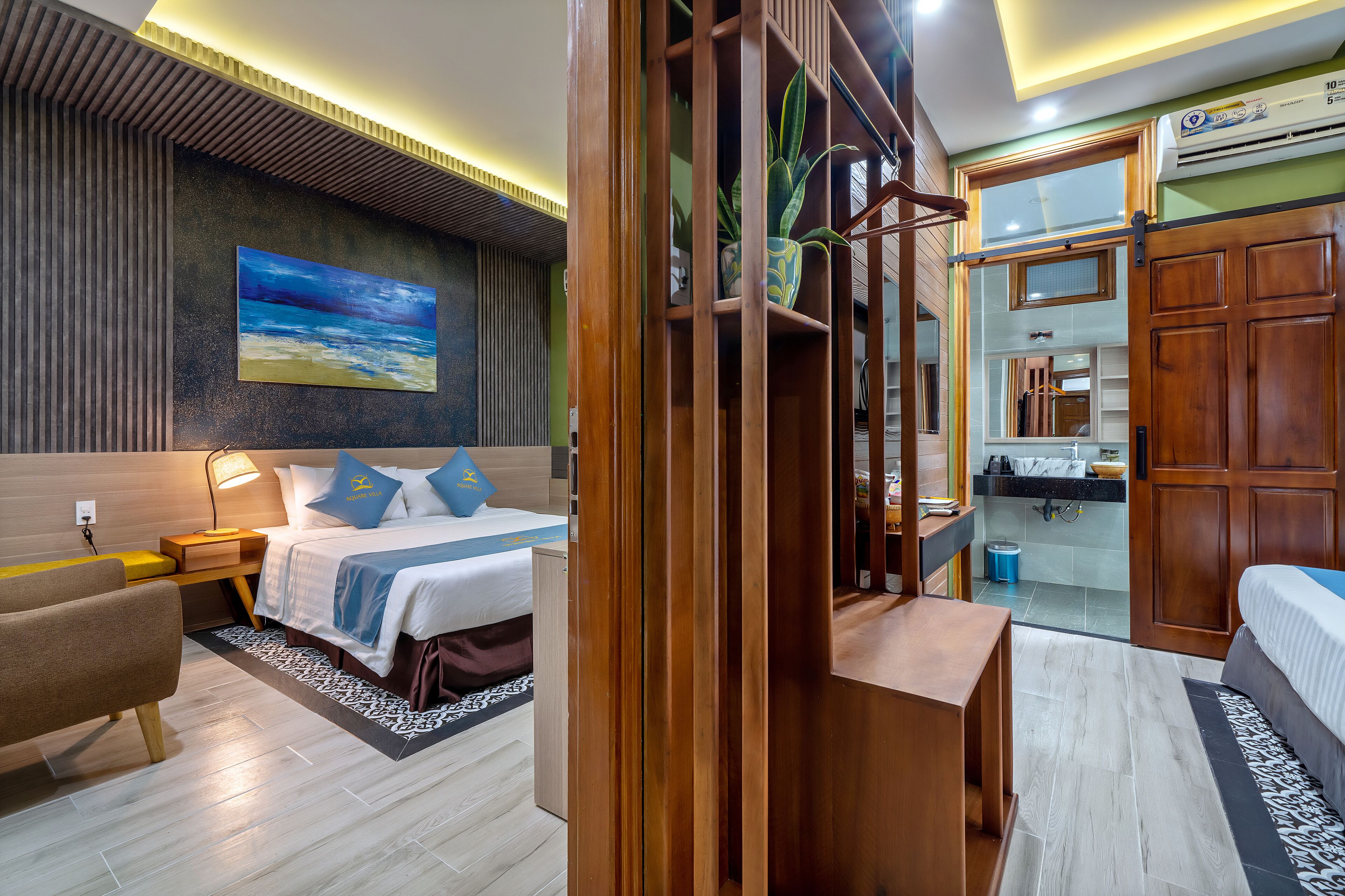 deluxe room | premium bedding, pillow-top beds, minibar, in-room safe