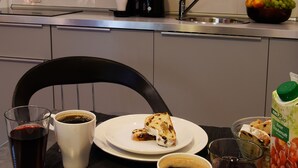 开间 (A) | 客房内用餐
