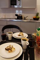 Studio (A) | In-room dining