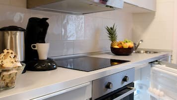 Condo (B) | Private kitchen | Full-sized fridge, microwave, stovetop, coffee/tea maker