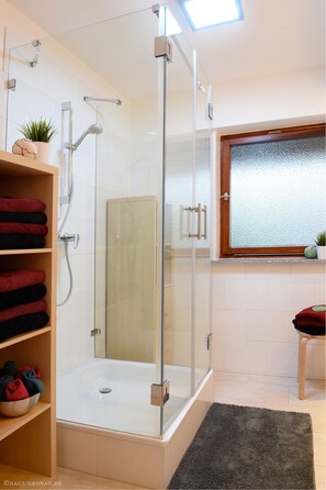 Bathroom - Haus Gronau (Bergisch Gladbach)