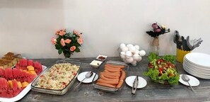 Daily continental breakfast (AMD 3500 per person) - Hotel Merien (Yerevan)