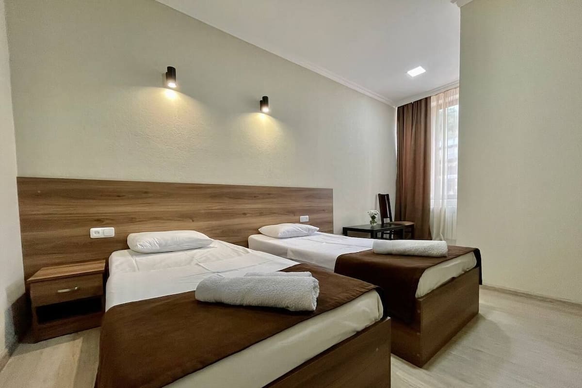 Comfort Double or Twin Room | 1 bedroom, blackout drapes, iron/ironing board, free WiFi