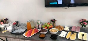 Breakfast buffet - Hotel Merien (Yerevan)