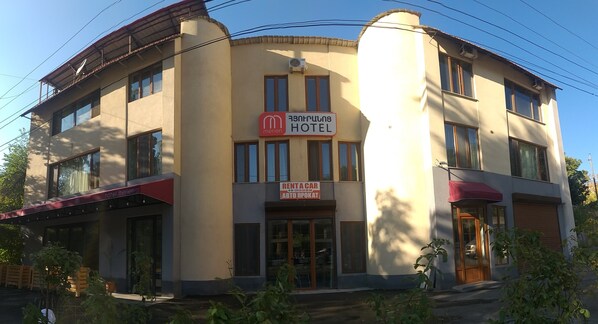 Front of property - Hotel Merien (Yerevan)