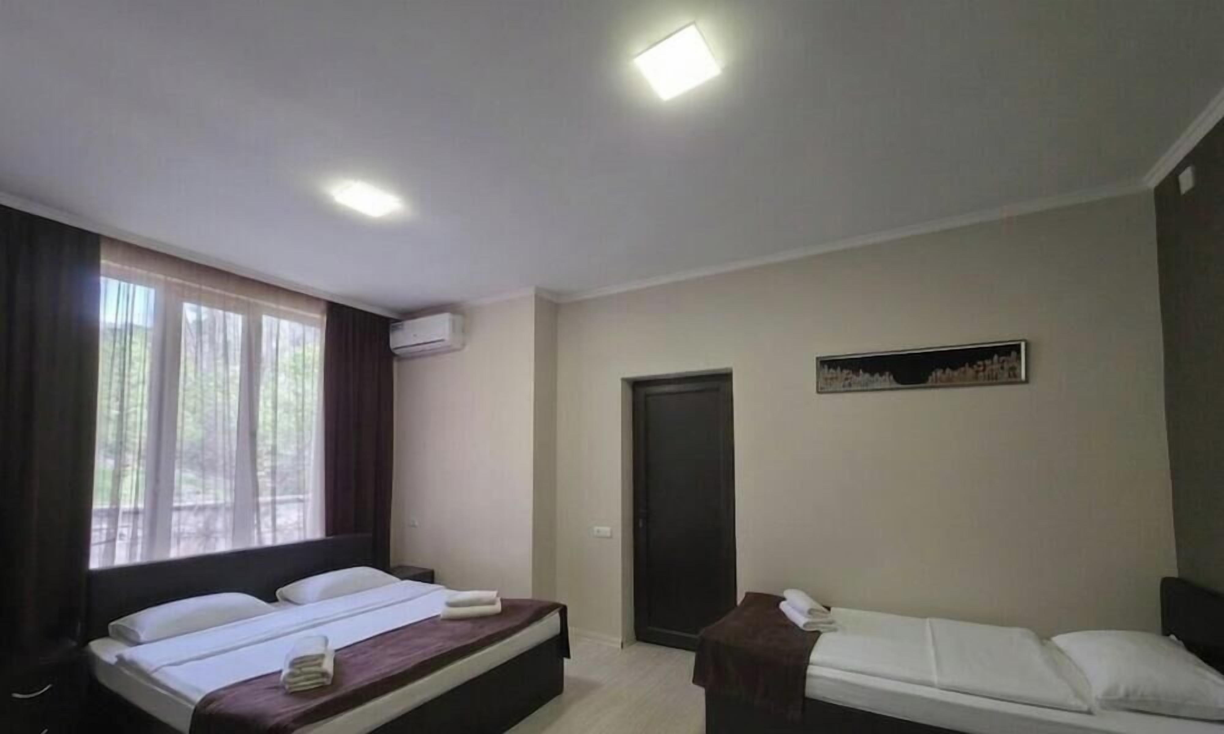 Deluxe Triple Room | Blackout curtains, iron/ironing board, free WiFi, bed sheets