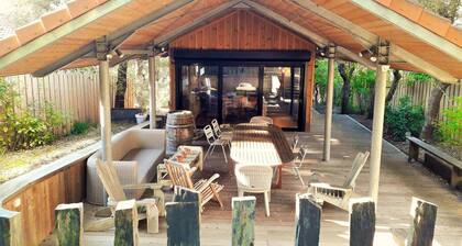 Maison atypique avec belle terrasse ombragée