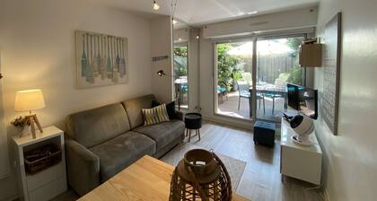 Studio cabin with beautiful terrace near the beach