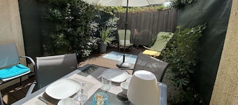Studio cabin with beautiful terrace near the beach