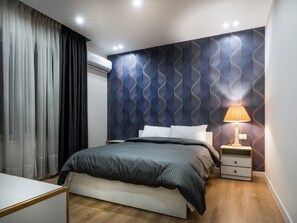 Suite Deluxe, varias camas | Ropa de cama de alta calidad, colchones viscoelásticos, caja fuerte