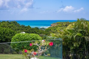 Property grounds - Villa Vista Mar – 3 Bedrooms | Private Pool & Panoramic Ocean View (Sainte-Anne)