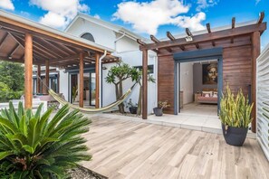 Terrace/patio - Villa Vista Mar – Exceptional Panoramic View & Pool (Sainte-Anne)
