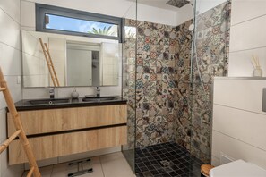 Shower, hair dryer, towels - VILLA VISTA MAR - Infinity pool + Sea view (Sainte-Anne)